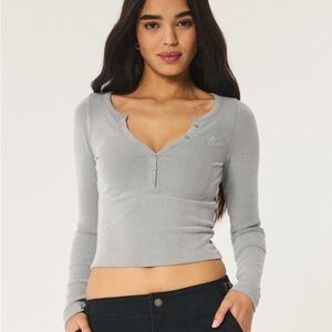 Hollister cozy ribbed seamless fabric henley 🖤 Size XXS